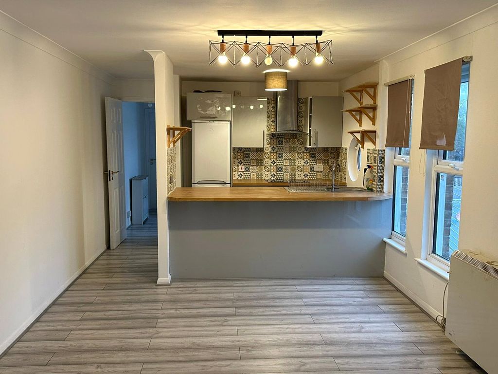 Property photo 1 of 8 Picture No. 11