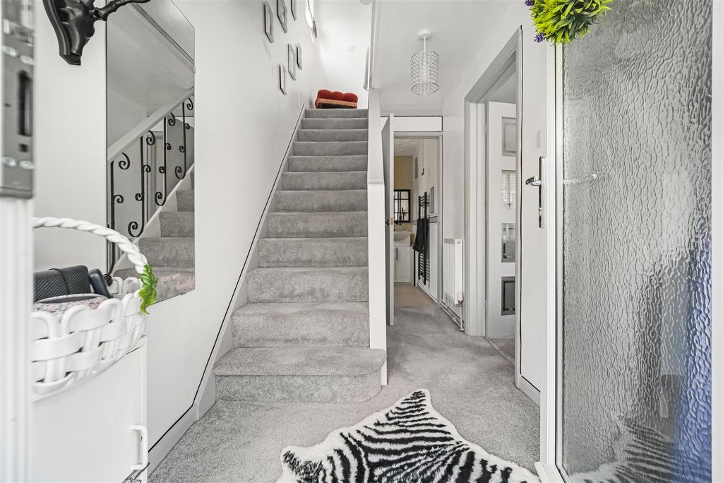 Property photo 2 of 15 Hallway