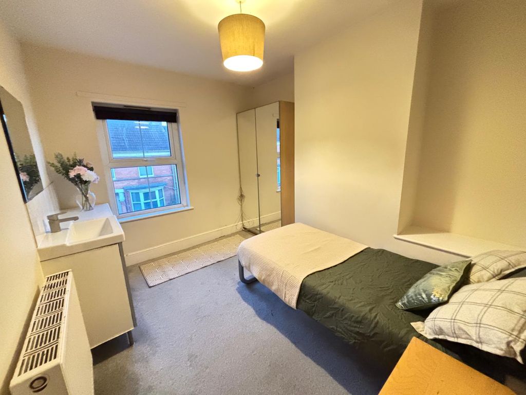 Property photo 3 of 9 Ddf32d24-Eb72-40B8-9760-7A3Bb432972d