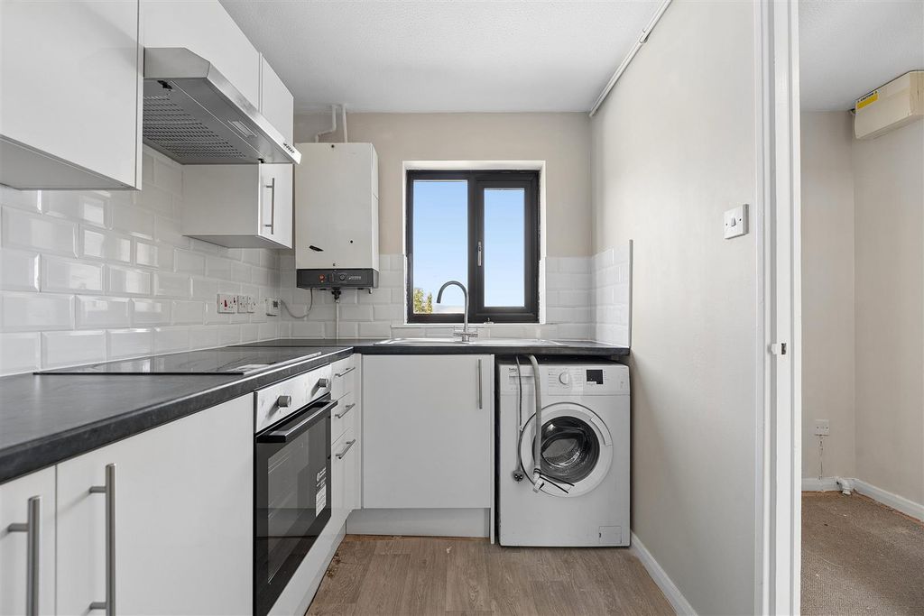 Property photo 3 of 10 3 Hawthorns-Hr6.Jpg