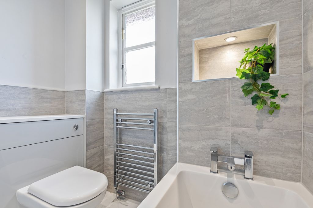 Property photo 2 of 17 Bathroom