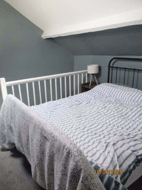 Property photo 2 of 10 Bedroom