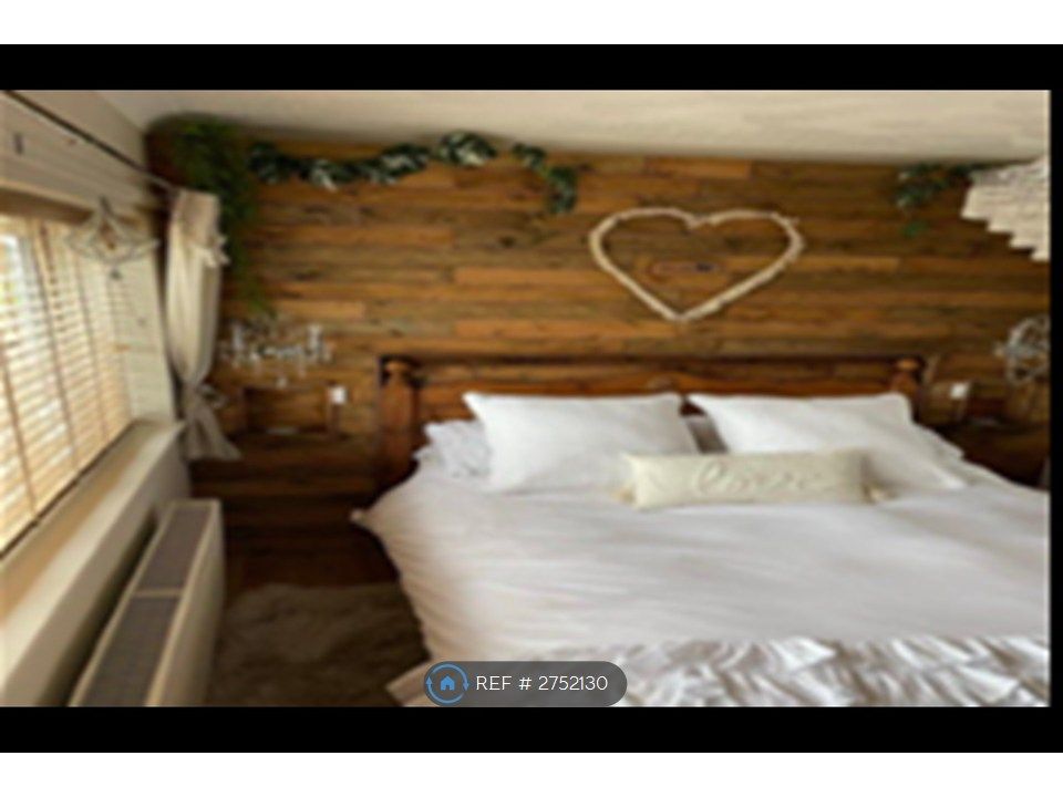 Property photo 3 of 9 Bedroom1