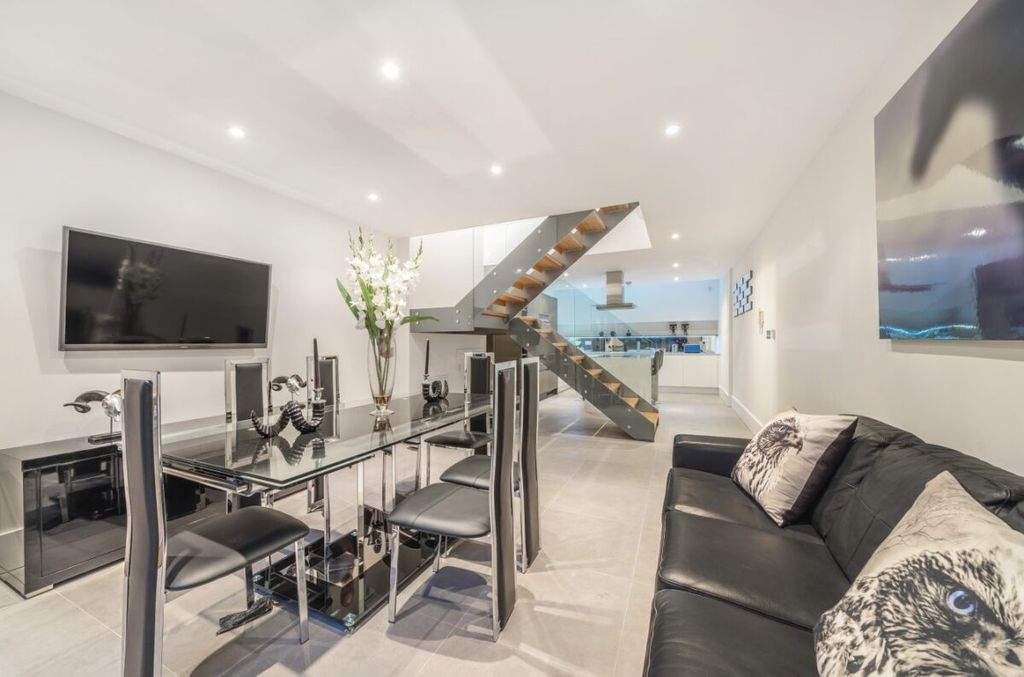 Property photo 2 of 17 1062942 (3)