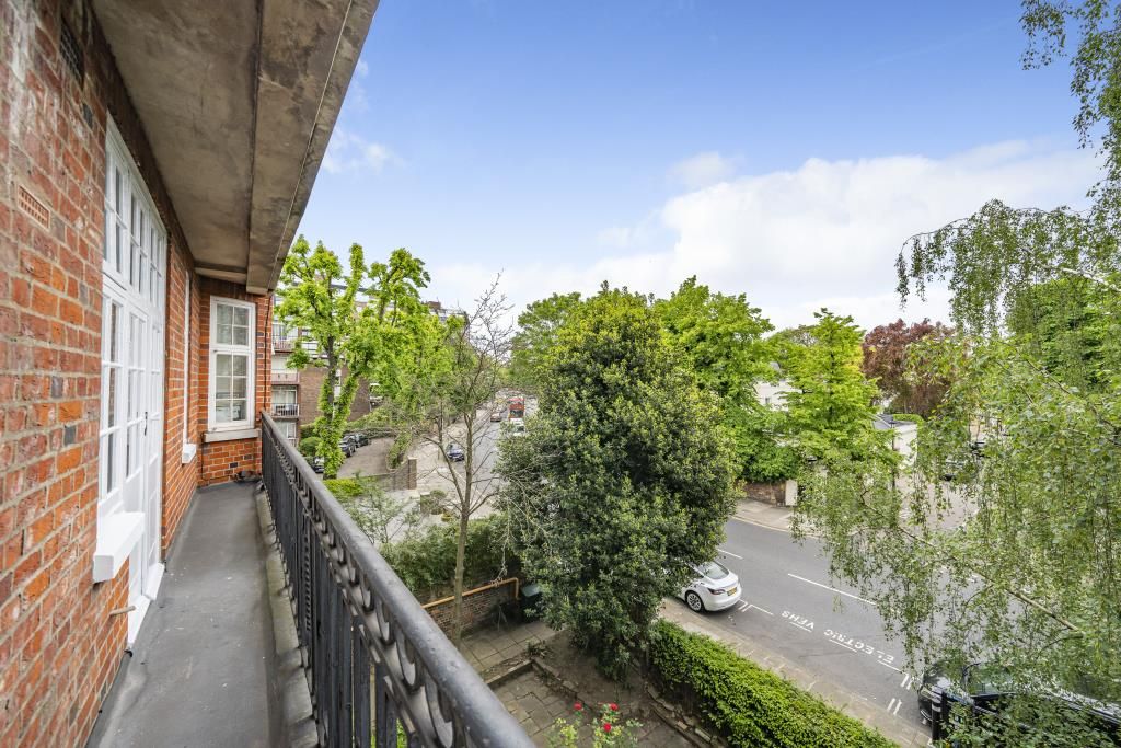 Property photo 2 of 11 Balcony