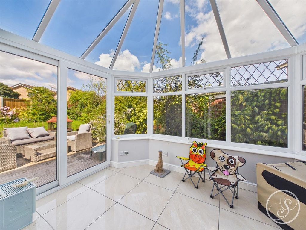 Property photo 3 of 23 Conservatory