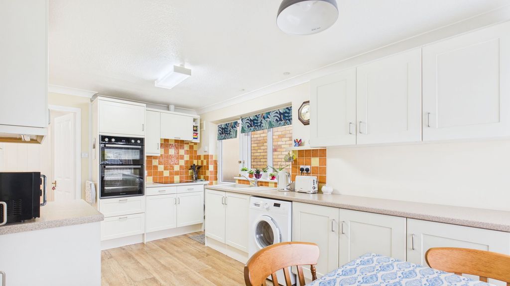 Property photo 2 of 11 Dining