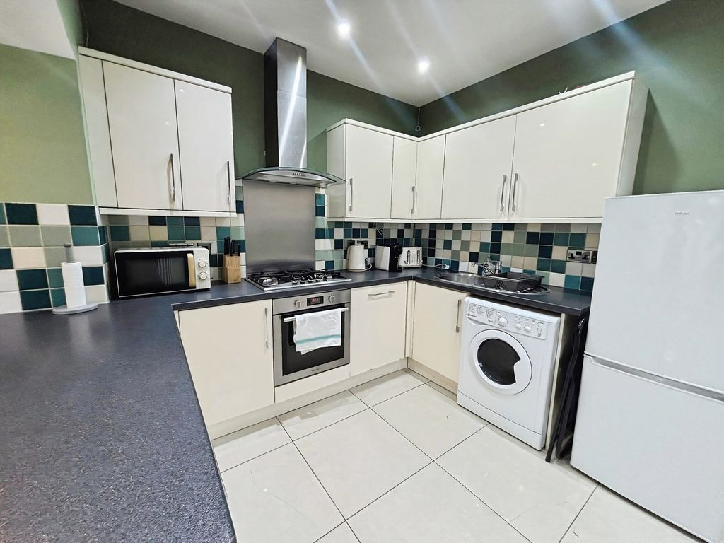 Property photo 2 of 8 Kitchen