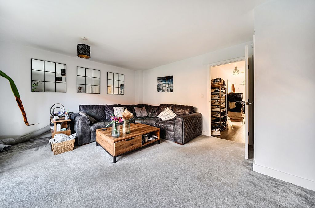 Property photo 3 of 13 1387888-8-69394E7...