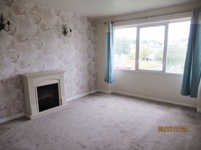 Property photo 3 of 12 Lounge