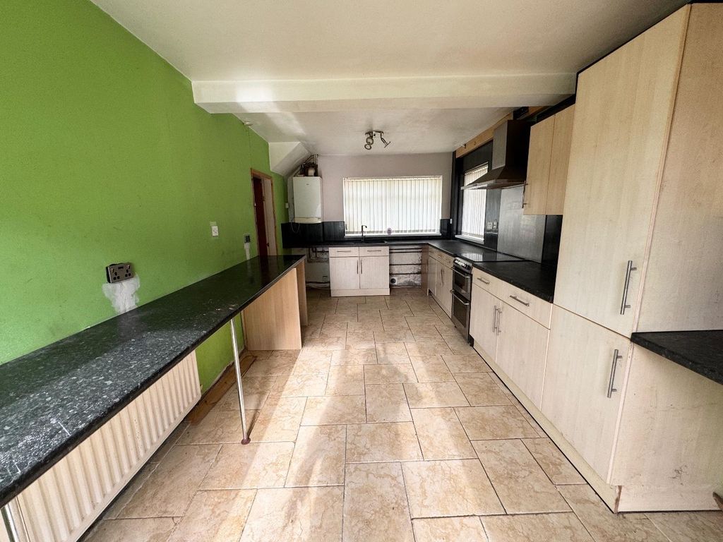 Property photo 3 of 14 Dining Kitchen