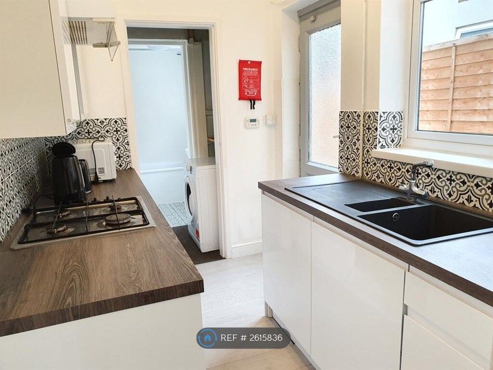 Property photo 2 of 10 Kitchen