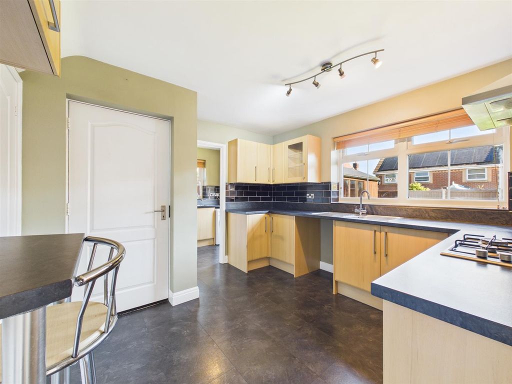 Property photo 3 of 13 Kitchen