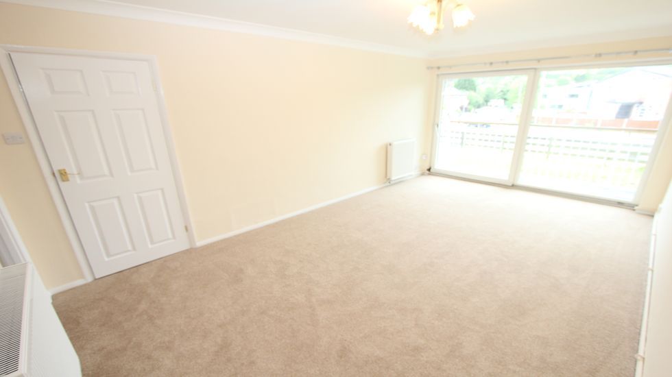 Property photo 3 of 7 Living Room