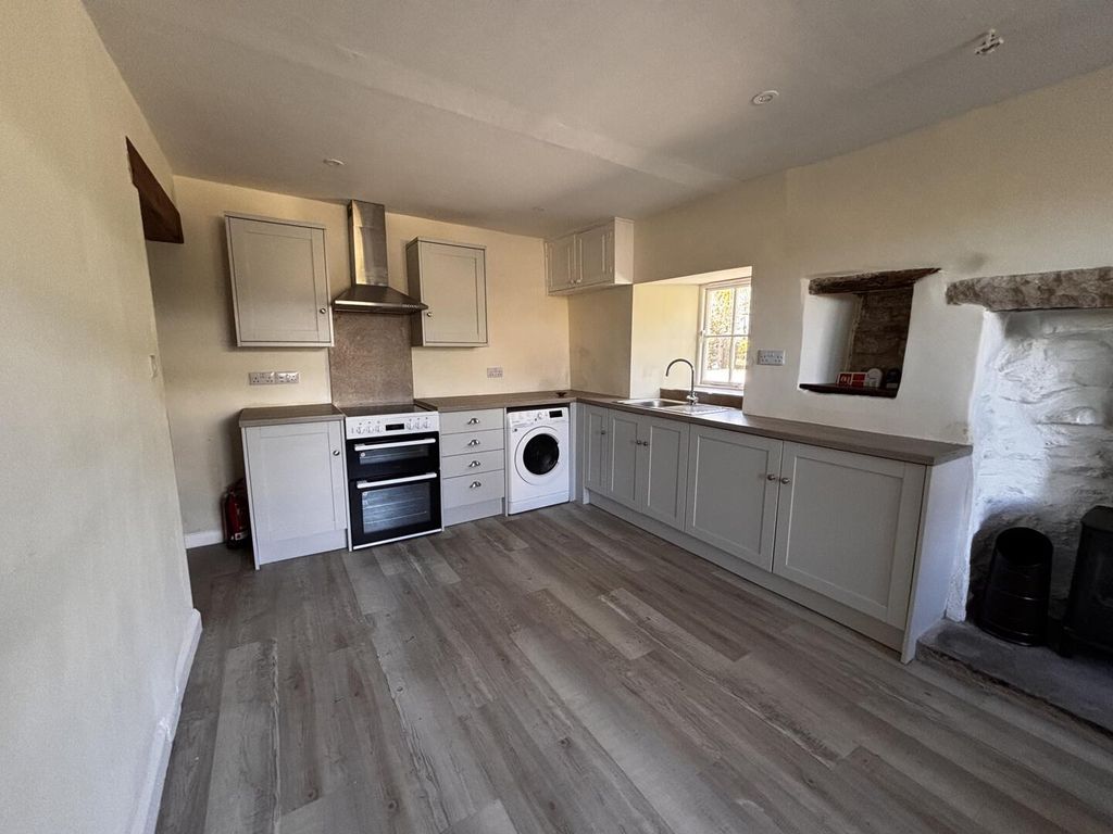 Property photo 3 of 15 Kitchen