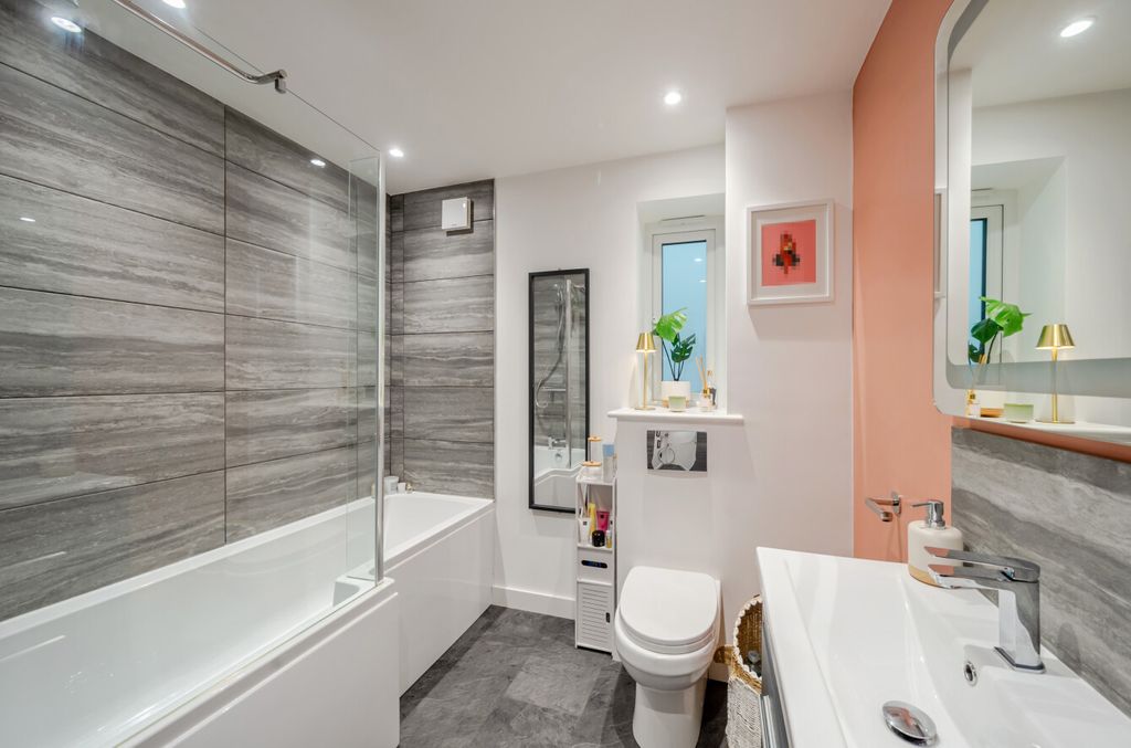 Property photo 3 of 17 1446811-8-69De733...