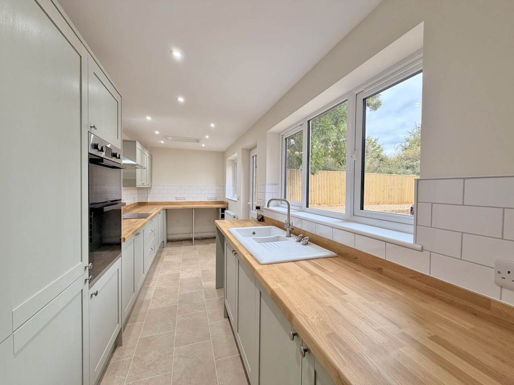 Property photo 3 of 20 Kitchen