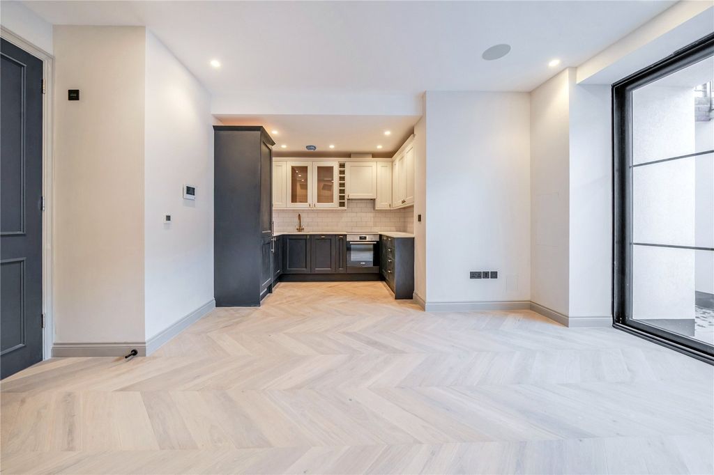 Property photo 1 of 17 Picture No. 11