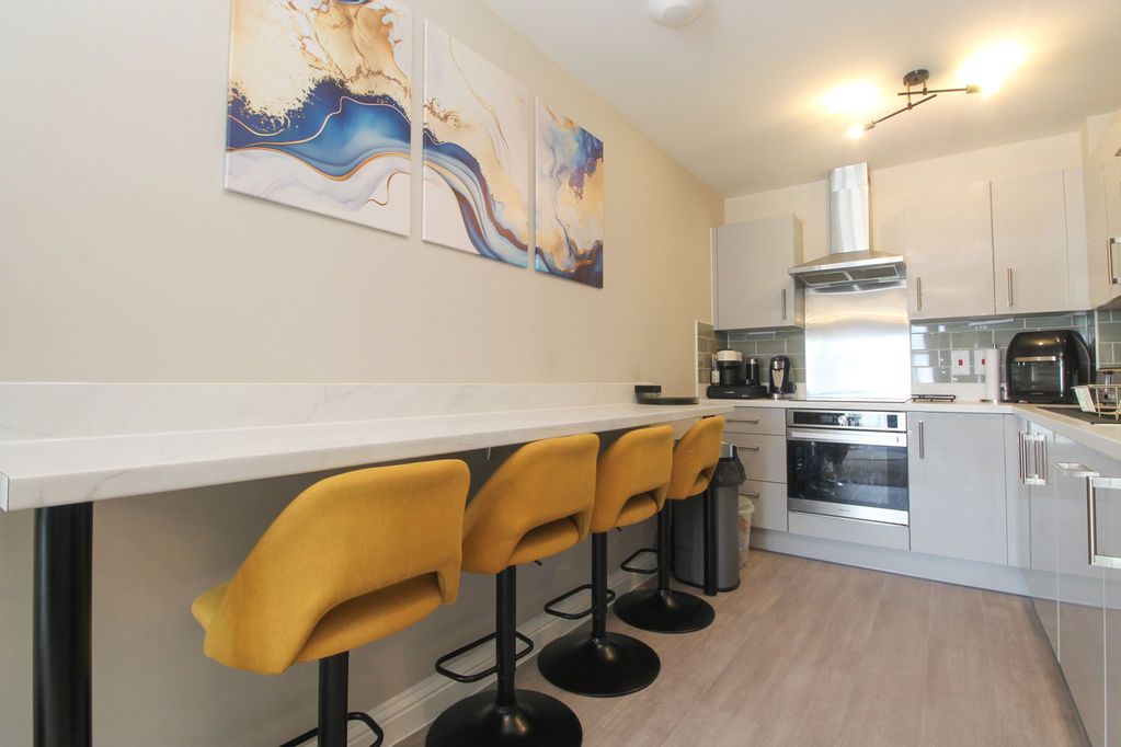Property photo 3 of 10 Kitchen