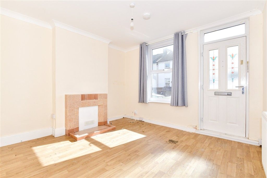 Property photo 3 of 11 Lounge