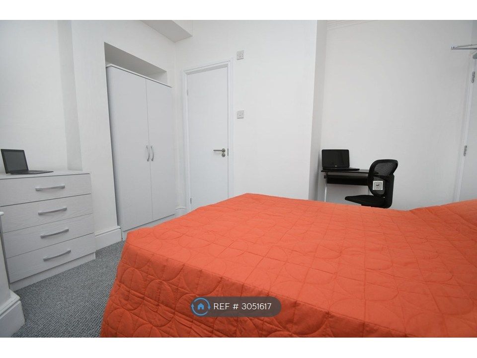 Property photo 2 of 7 Non Ensuite Room