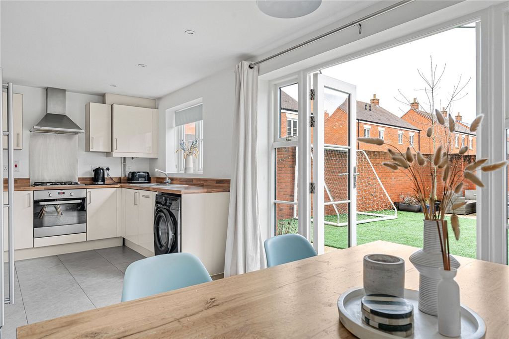 Property photo 2 of 19 Picture No. 23