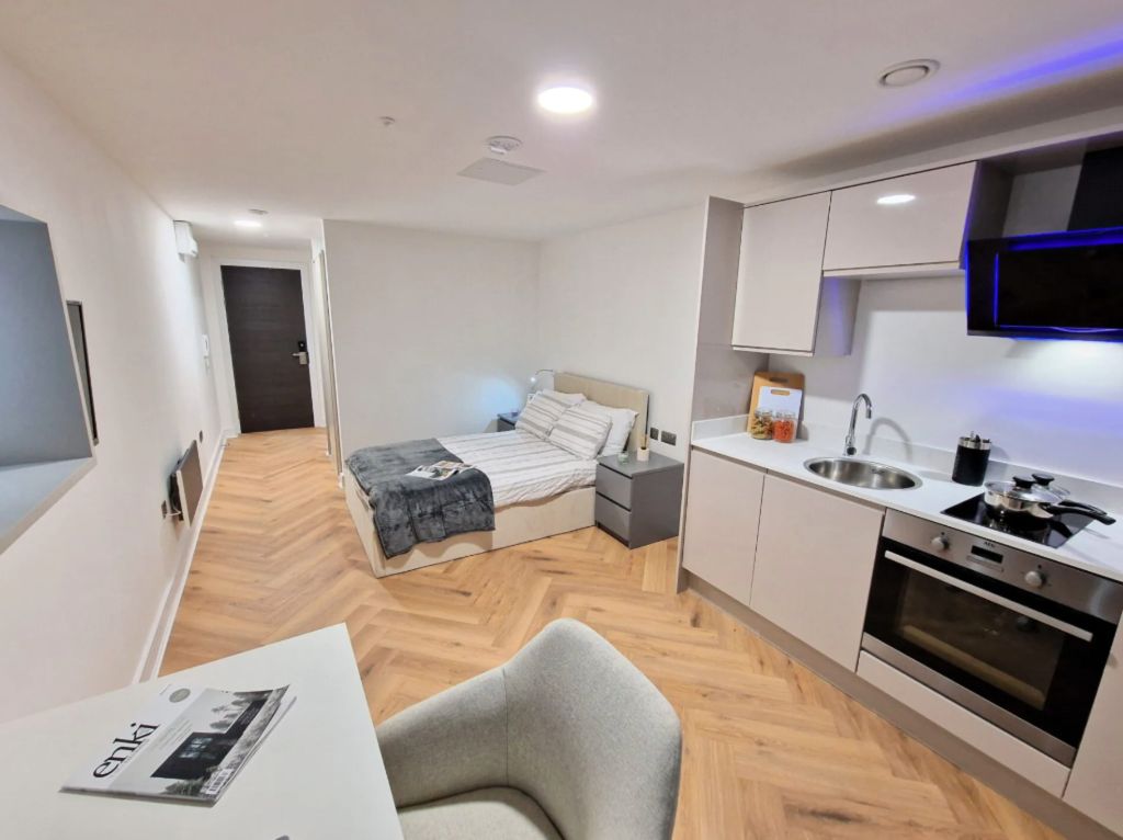 Property photo 1 of 9 Bedroom