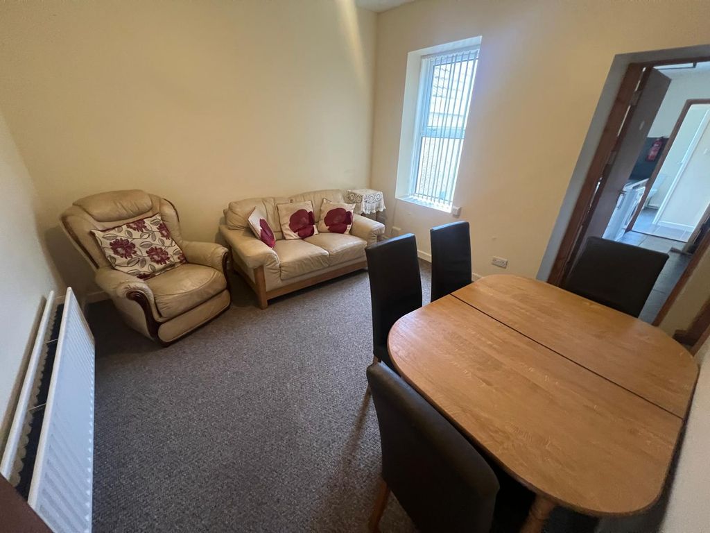 Property photo 1 of 16 Living Room