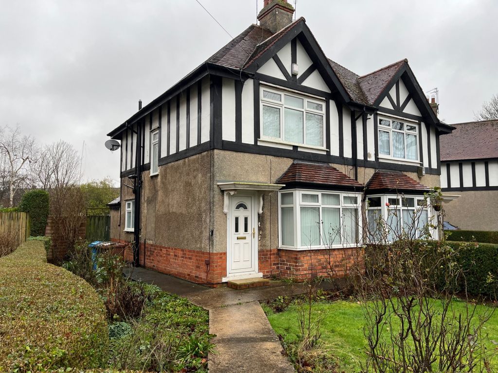 Property photo 1 of 12 2 Bedroom House For Sale