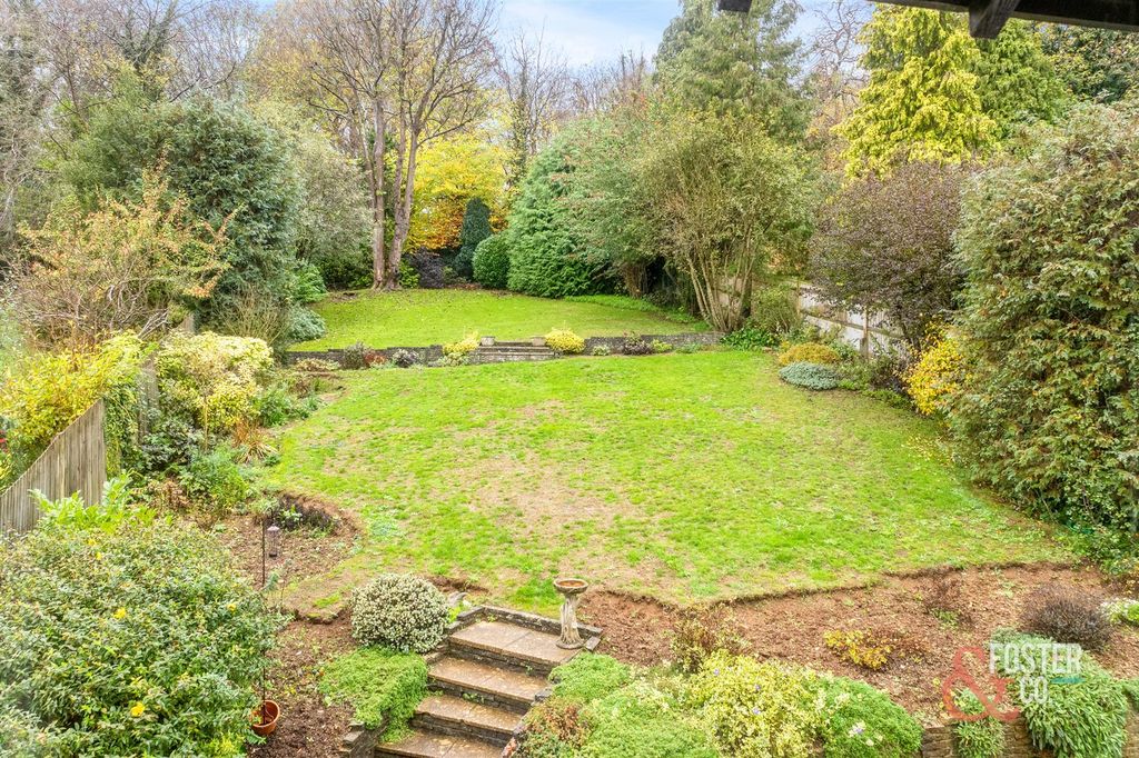 Property photo 2 of 29 Woodland Drive, 100-006.Jpg