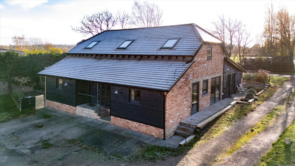 Property photo 3 of 28 Image