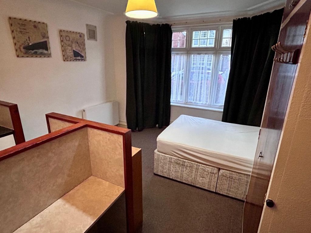 Property photo 3 of 4 4821713