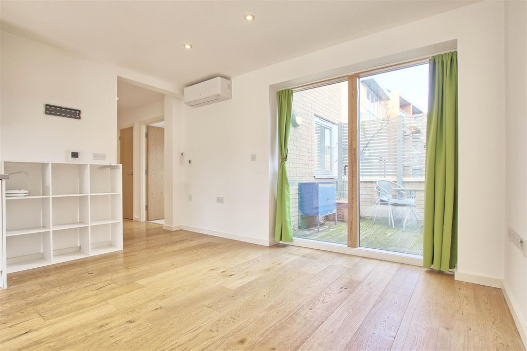 Property photo 3 of 12 Living Area 4.Jpg