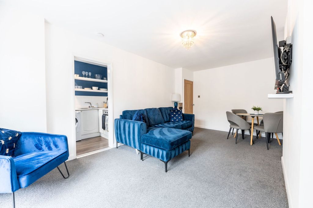 Property photo 3 of 27