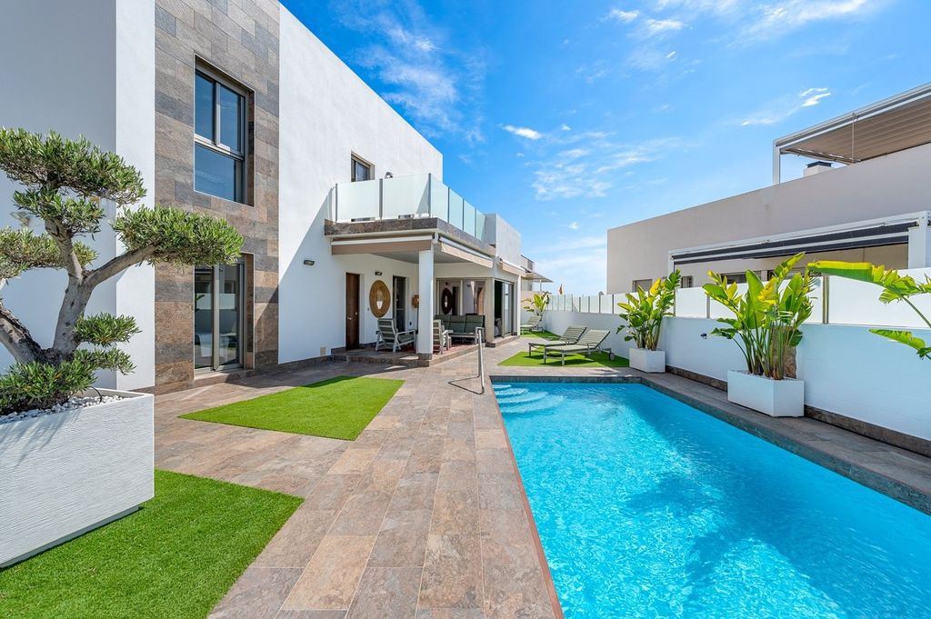 Property photo 2 of 39