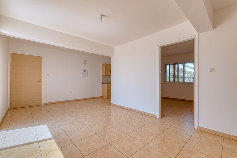 Property photo 2 of 12 Entry, Lounge,...