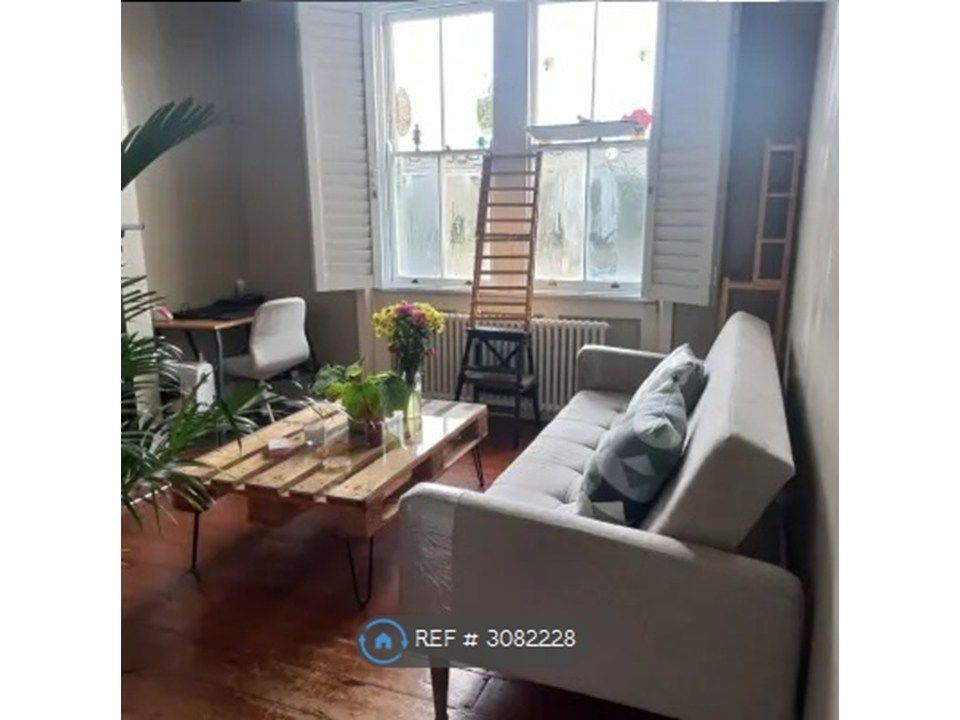 Property photo 1 of 15 Living Room