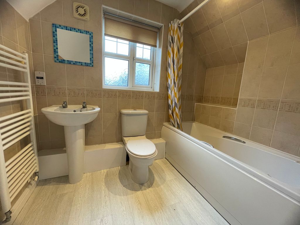 Property photo 3 of 9 Bathroom