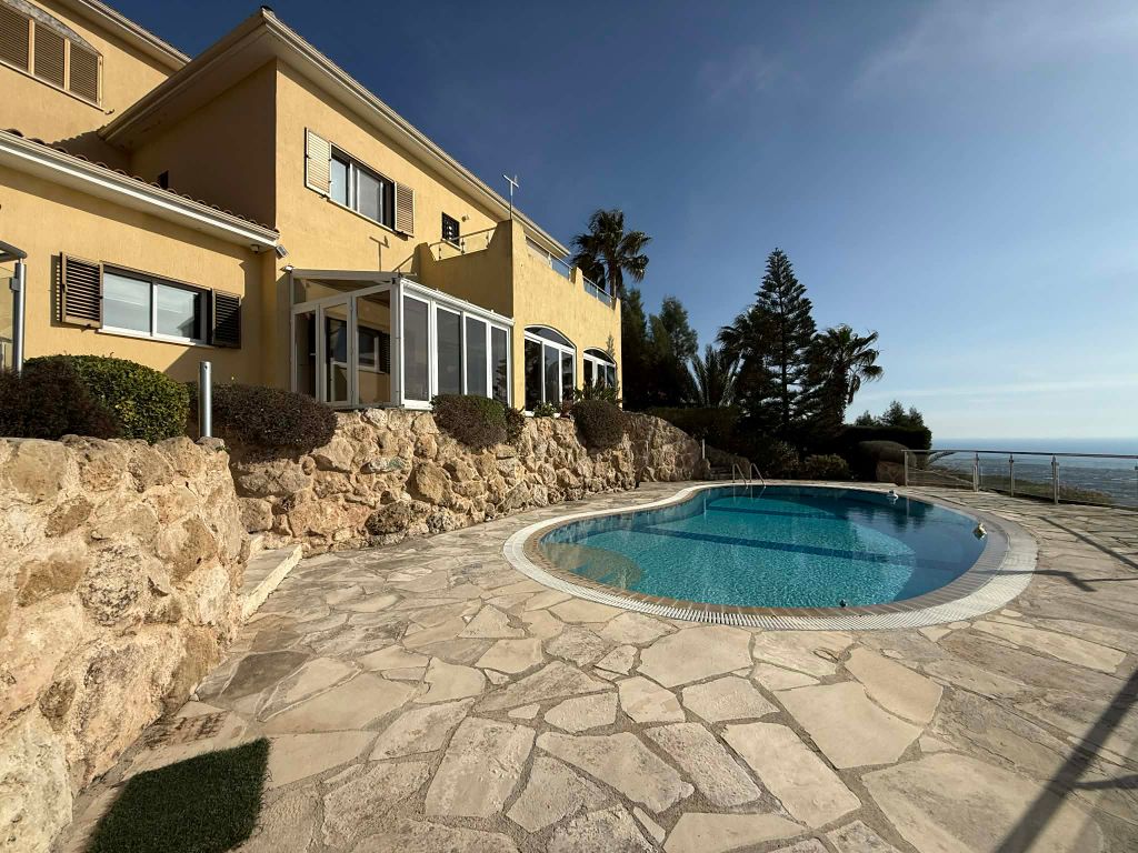 Property photo 1 of 32