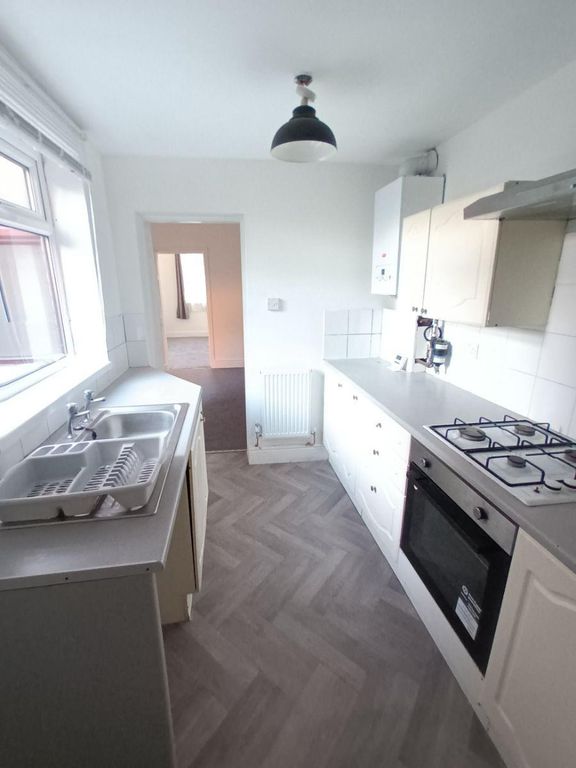 Property photo 1 of 9 Kitchen