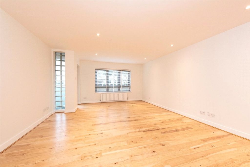 Property photo 3 of 11 Picture No. 02