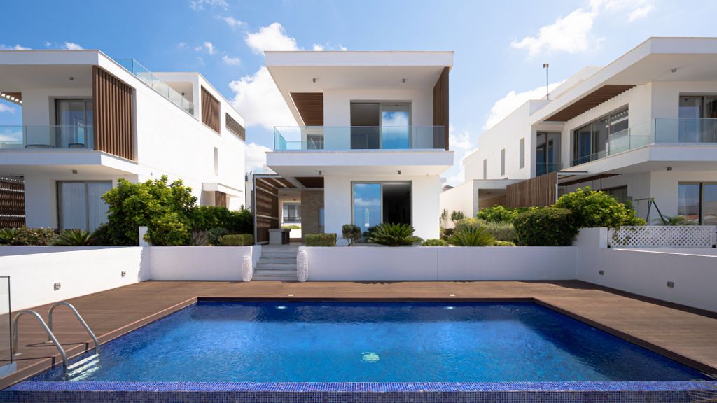 Property photo 1 of 30