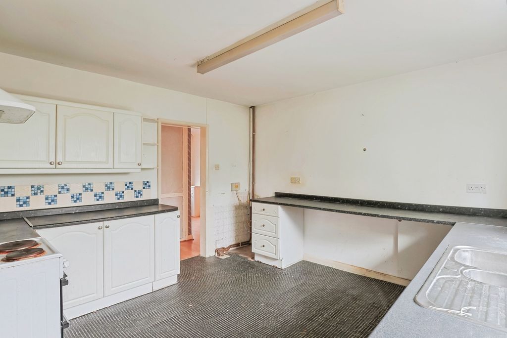Property photo 3 of 16 Kitchen