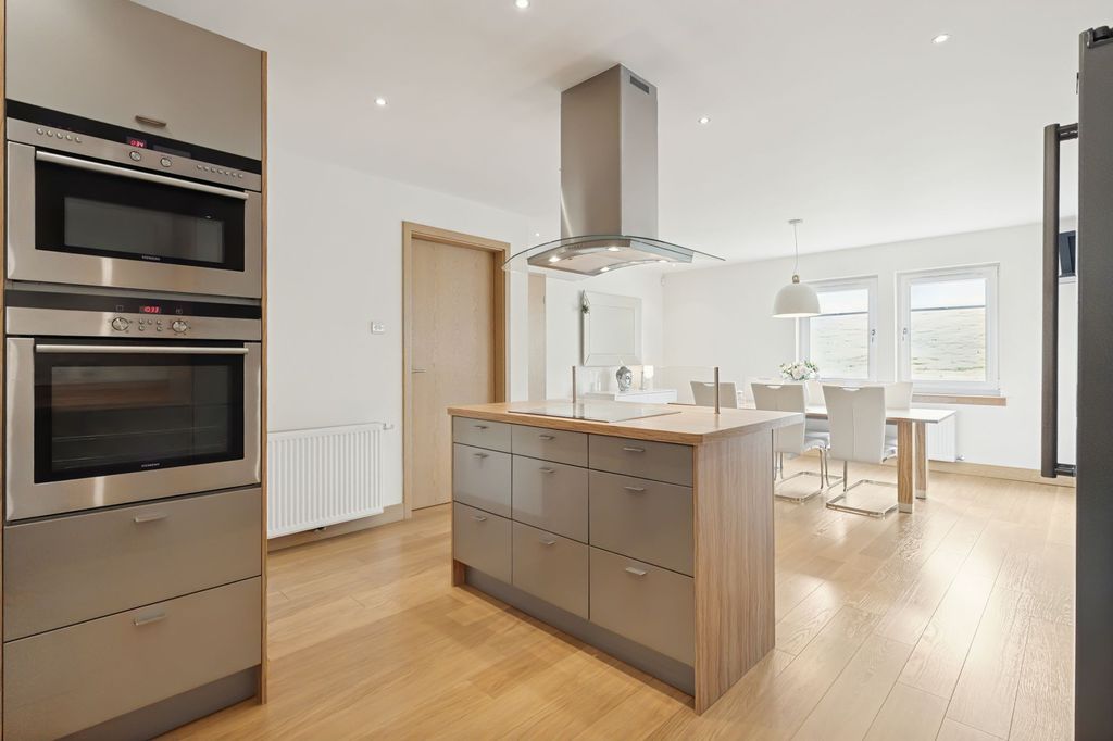 Property photo 2 of 29