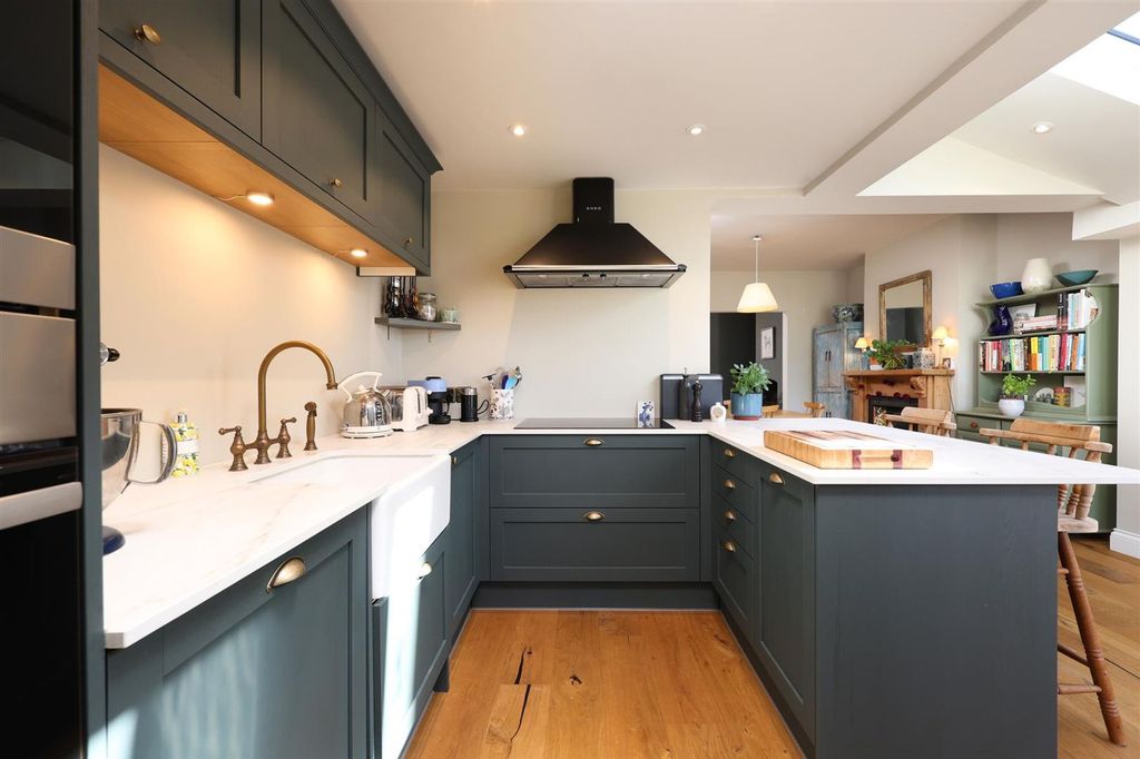 Property photo 2 of 21