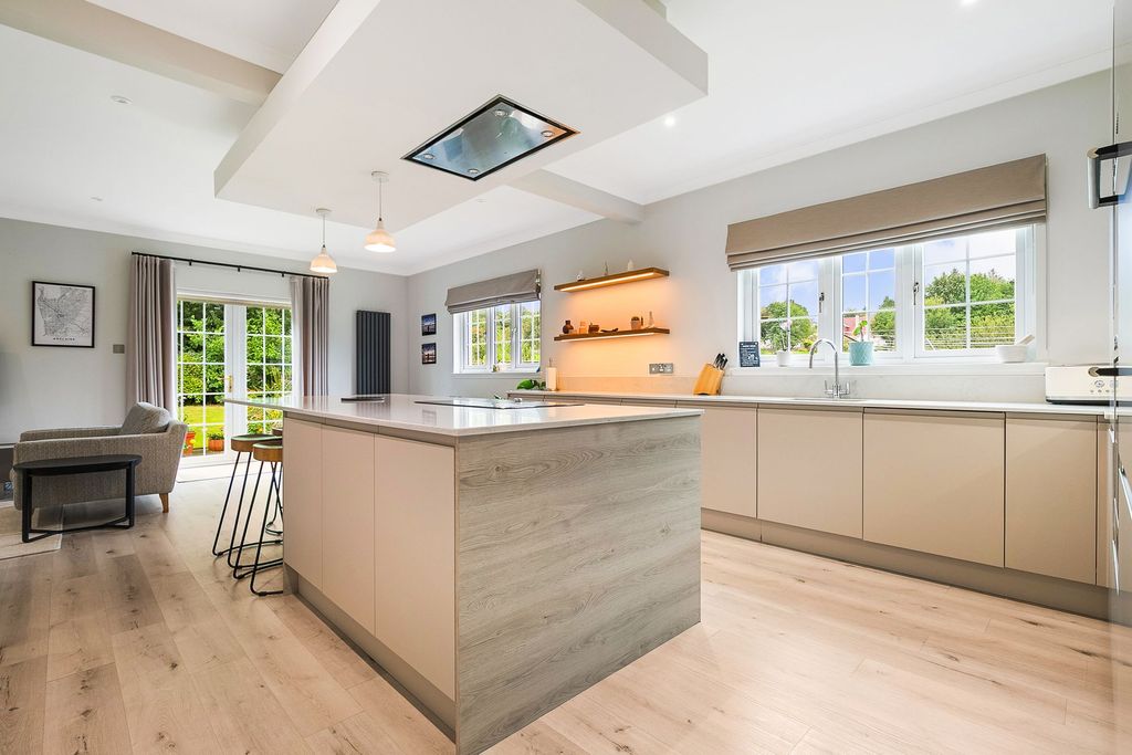 Property photo 2 of 43 Open-Plan Kitchen