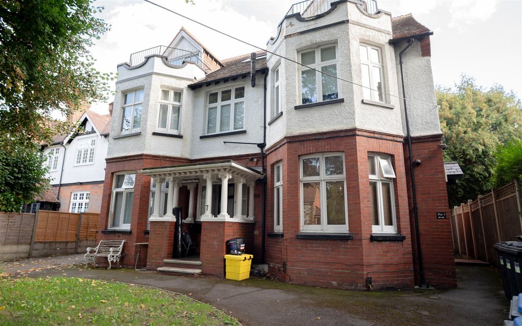 Property photo 1 of 22 Cavendish Road Redhill - Final Images - Ralph Jame
