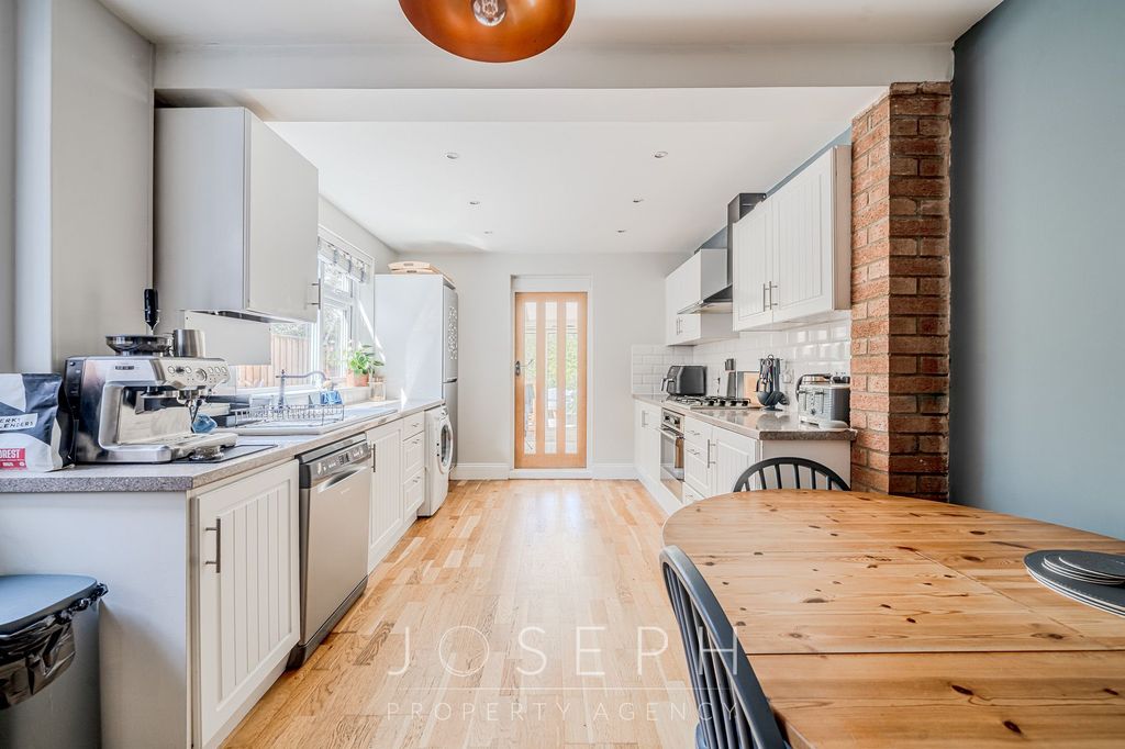Property photo 2 of 21