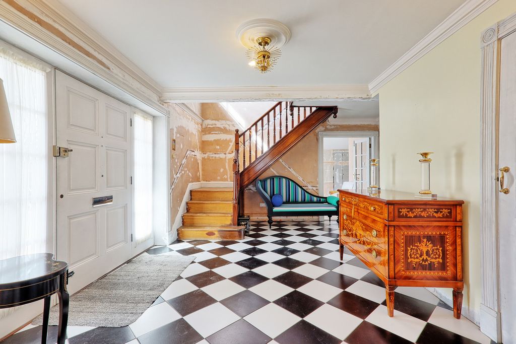 Property photo 2 of 35