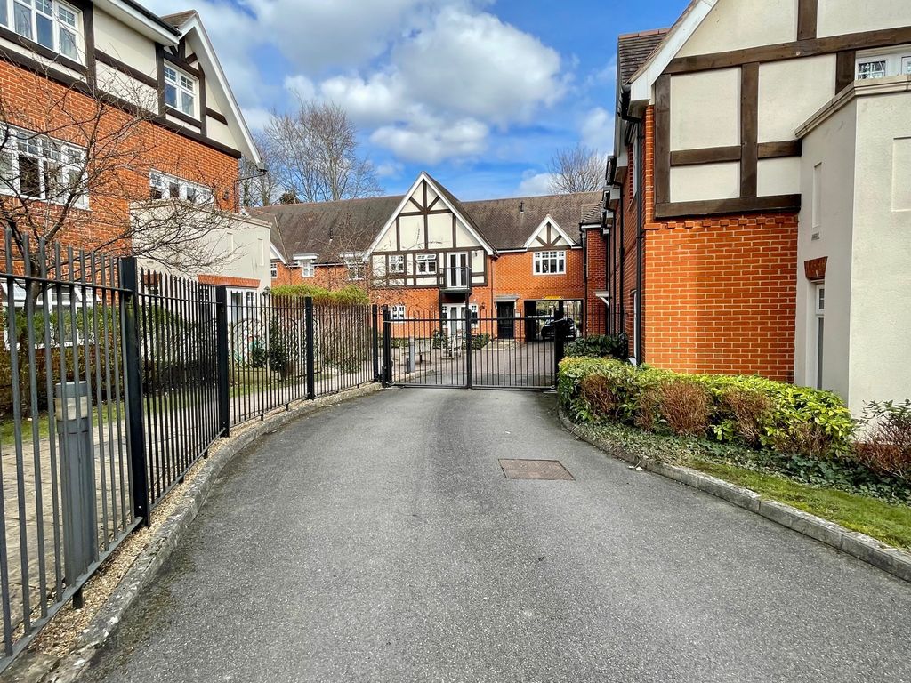 Property photo 2 of 18